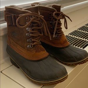 Sorel waterproof boots size 6.5 lightly worn
